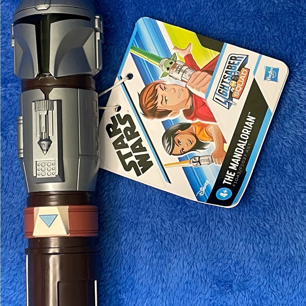 NWT 2021 Hasbro Star Wars Lightsaber Squad The Mandalorian ages 4+